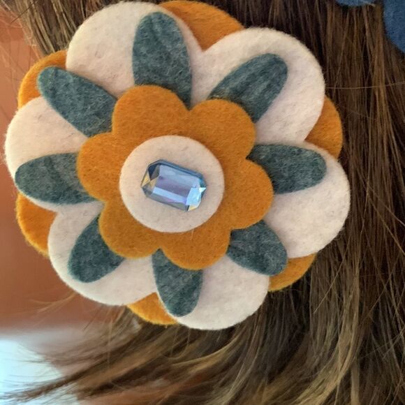 3 Handmade Felt Flower Hairclips  - Multicolor - NWOT - Picture 2 of 6